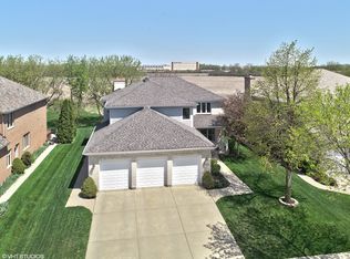 1100 Bluebird Ln, Roselle, IL 60172
