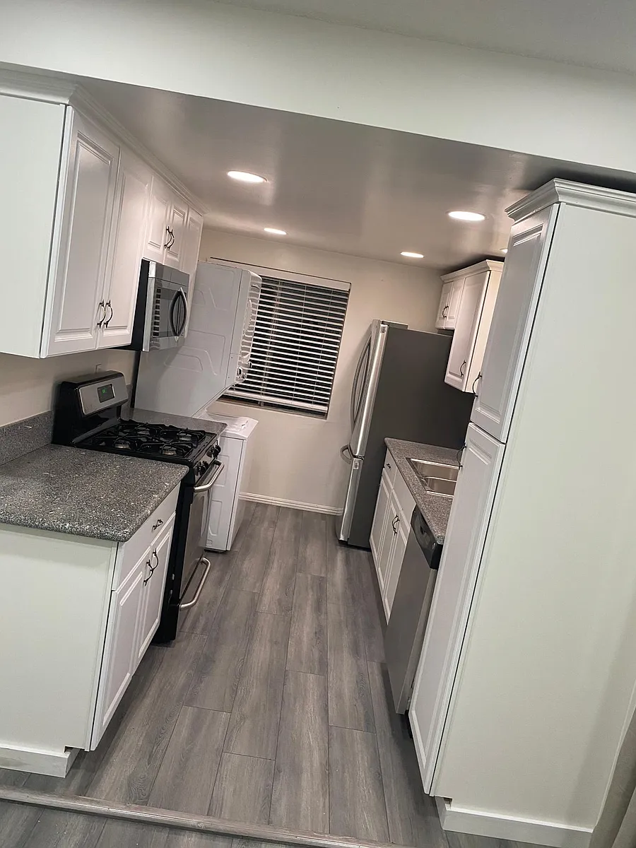 Building Photo - 807 N Alfred St #1