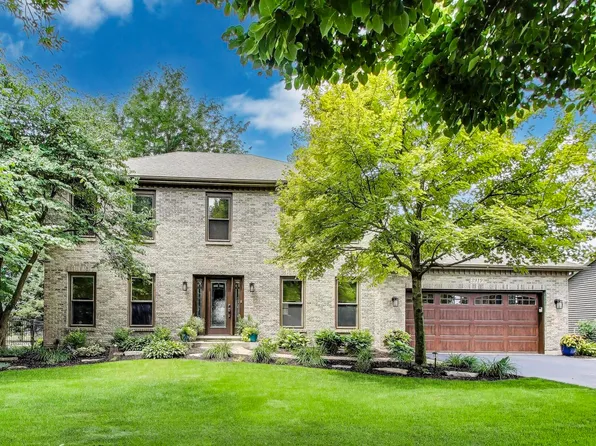 3919 Falcon Dr, Naperville, IL 60564