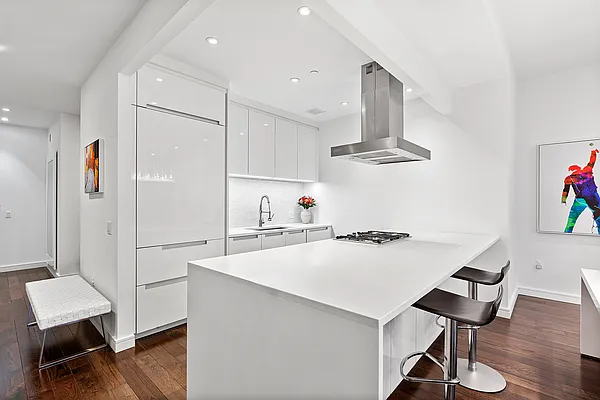 Sold by The SIMPLE Real Estate Co | media 3