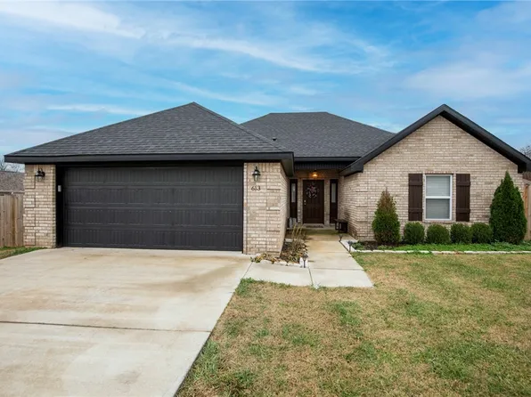 613 Avalon Dr, Gentry, AR 72734