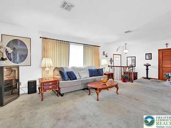 5th image of 4872 Main St