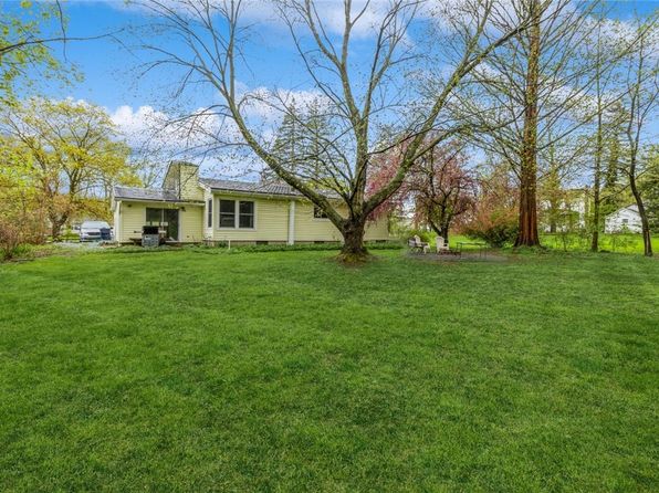 18 Mason Rd, Fairport, NY 14450