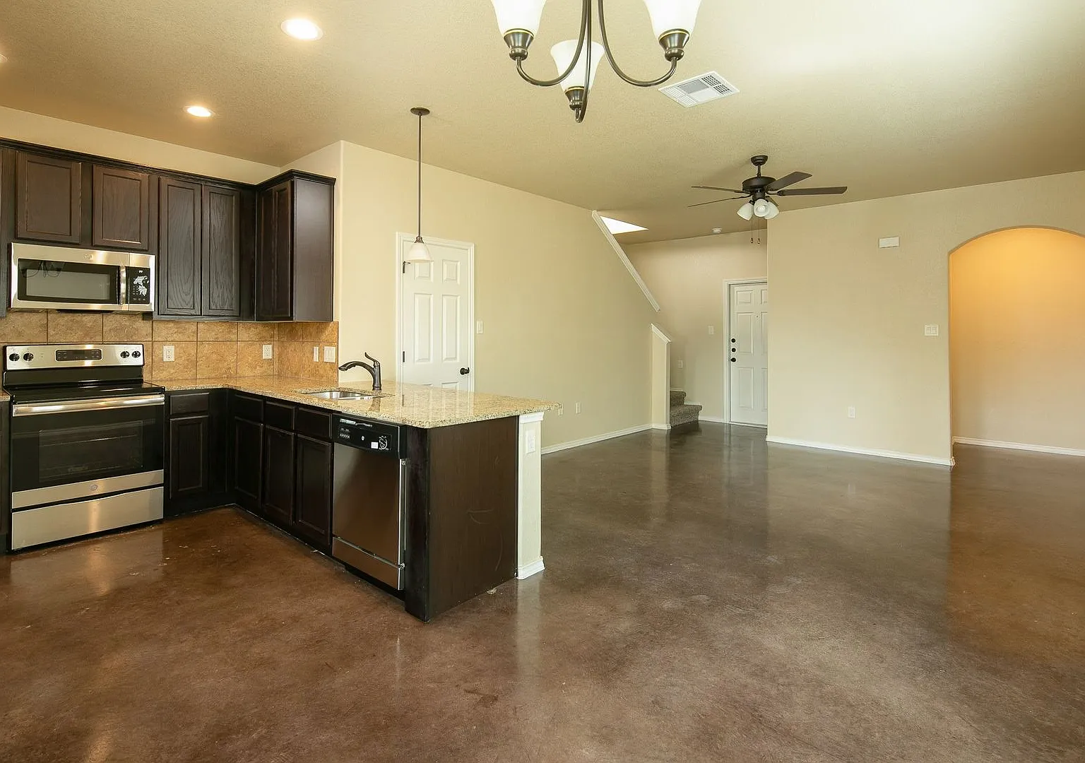 Gorgeous 3 Bedroom Duplex Located In Buda, Texas! — Photo 1