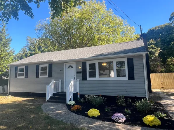 424 N Howell Ave, Riverhead, NY 11901