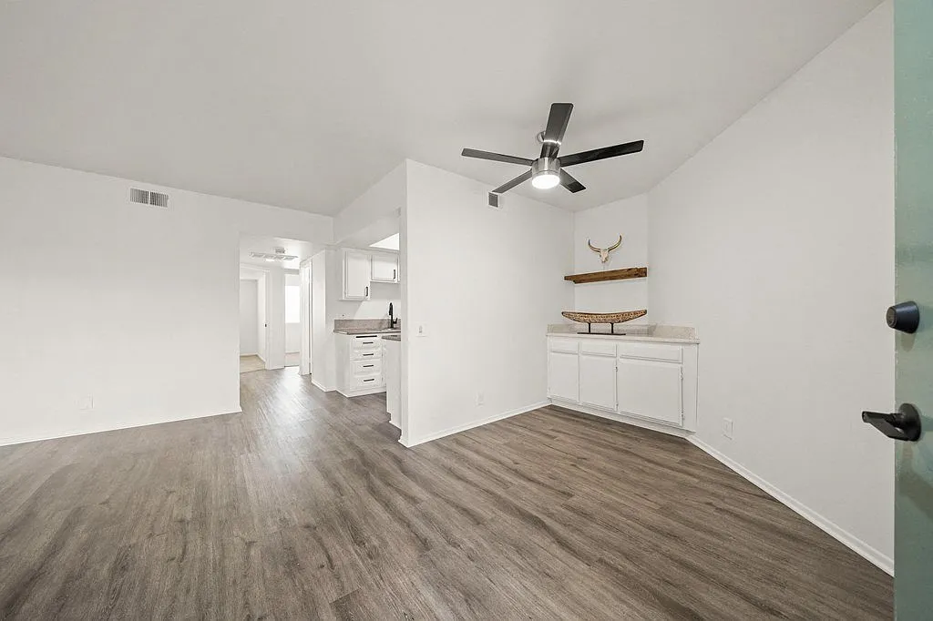 730 Pine Ave. — Photo 4