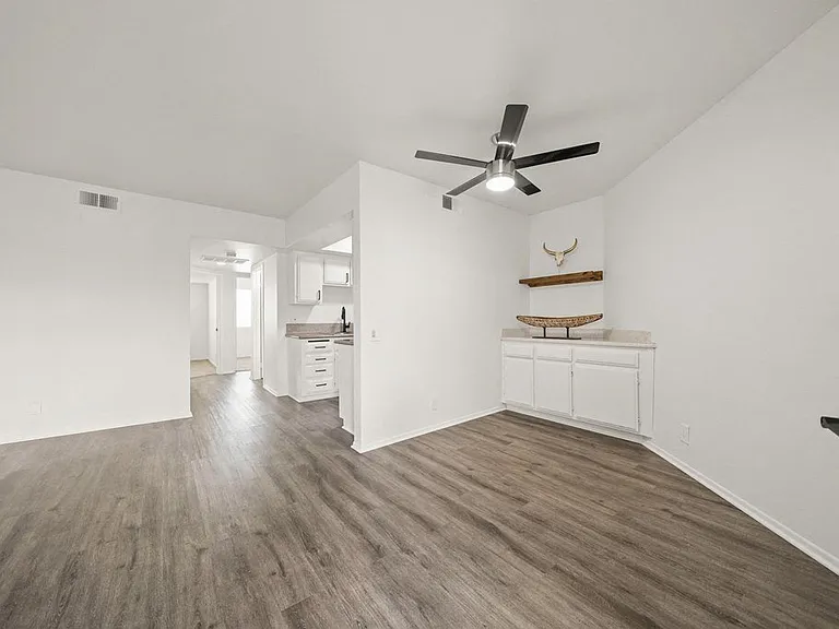 730 Pine Ave. — Photo 7