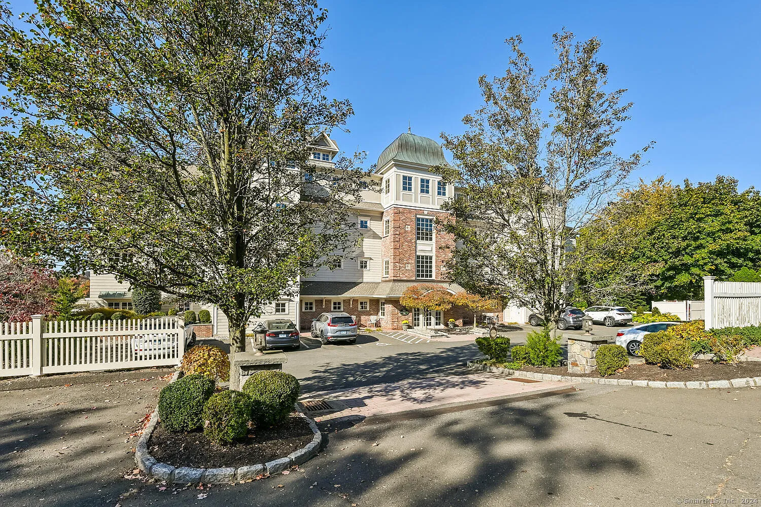136 East Avenue APT 4B photo 1