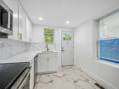 Building Photo - 2125 N Marston St #4