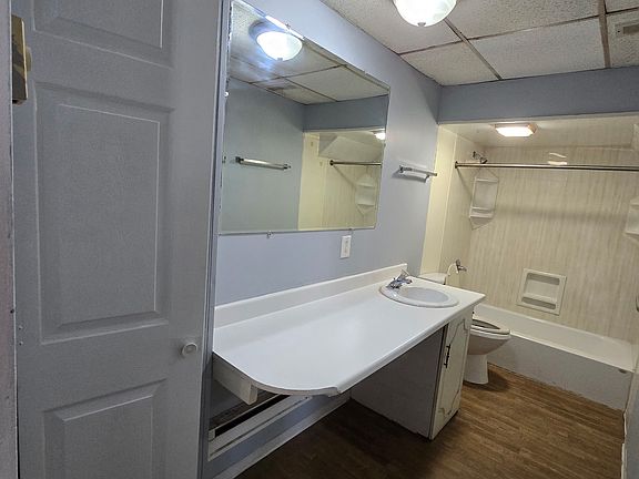 3rd image of 726 W Jefferson St APT 2