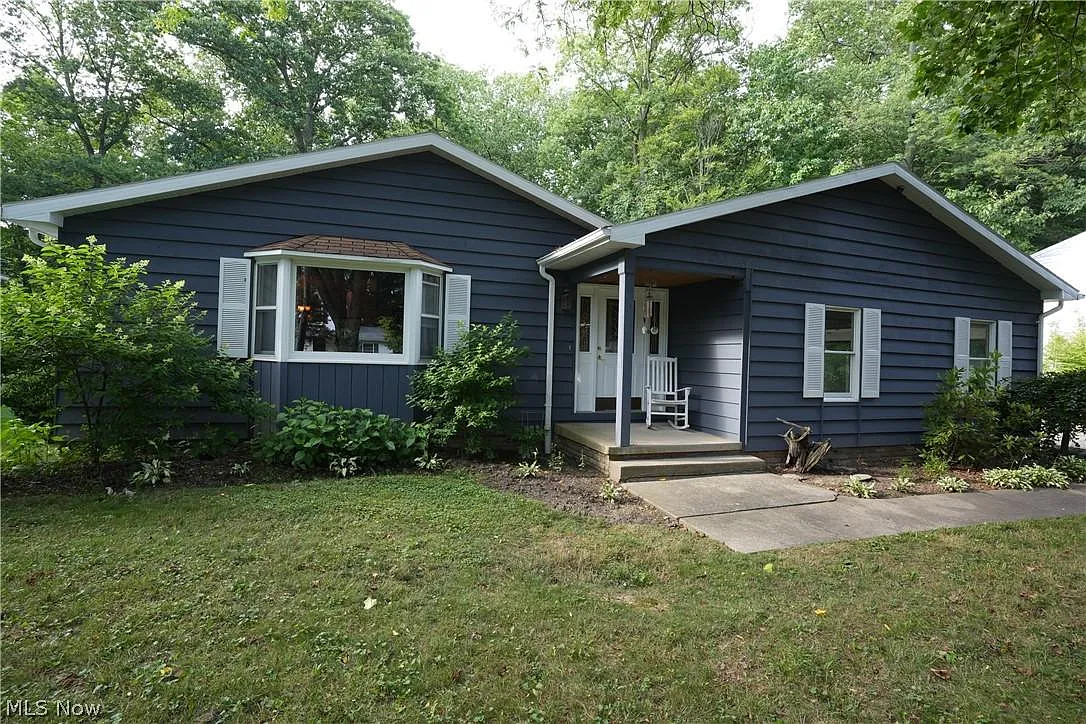 295 Chelmsford Dr photo 1