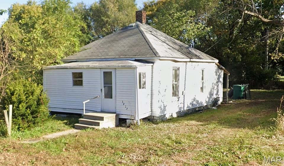2nd image of 3815 Walnut Ave