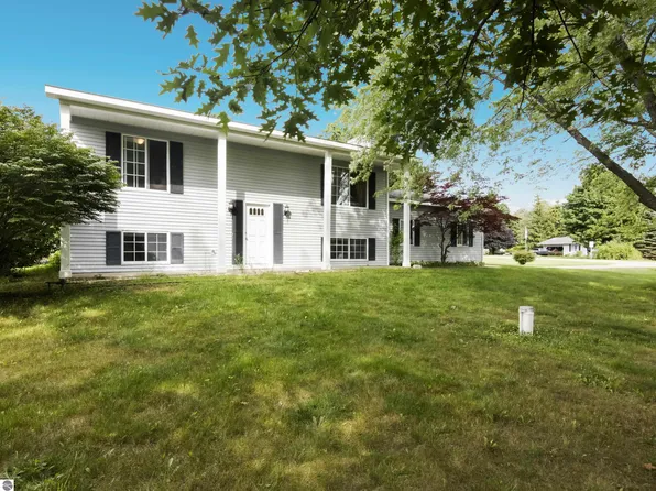 6094 Beverly Dr, Traverse City, MI 49685