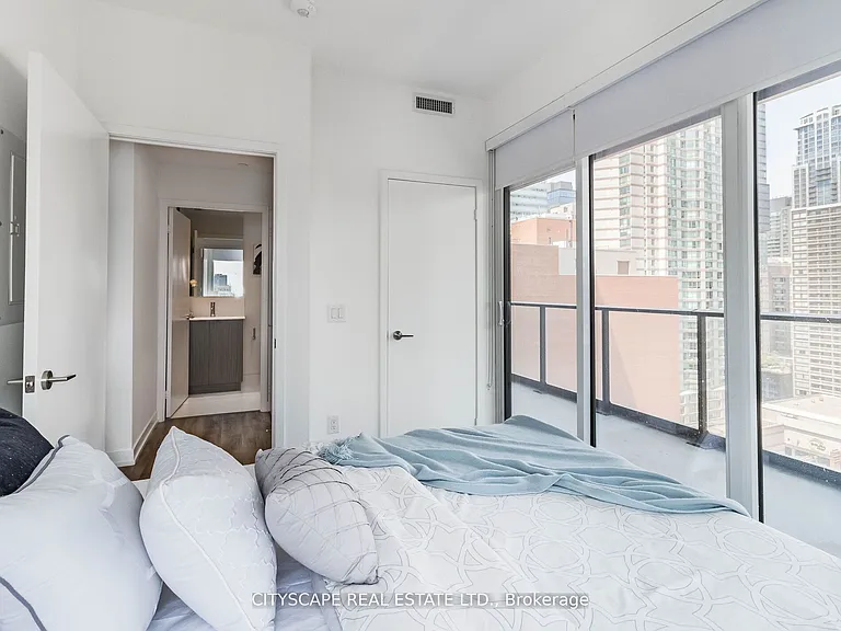 20 Edward St N #1302 — Photo 18