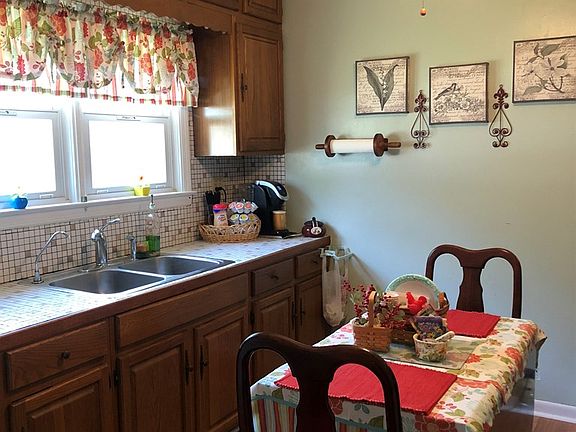 4th image of 3669 Pleasant Ave