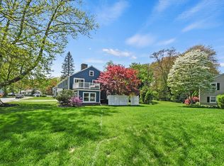 8 Longbow Cir, Lynnfield, MA 01940