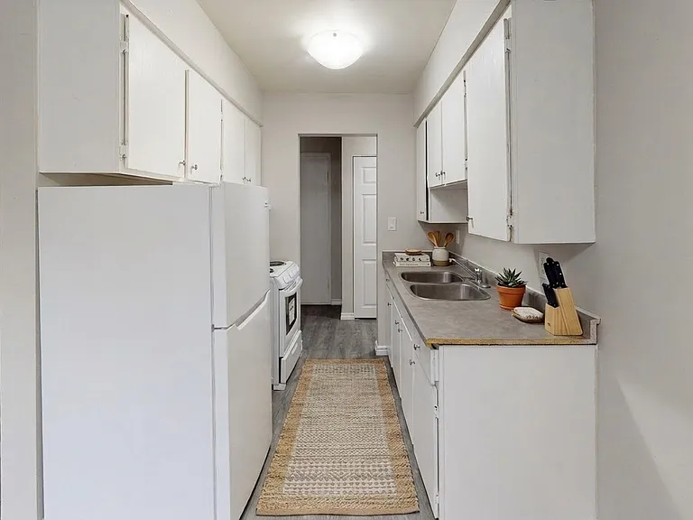 3125 Sandwich St — Photo 5