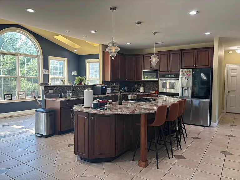 501 Raintree Cir — Photo 6