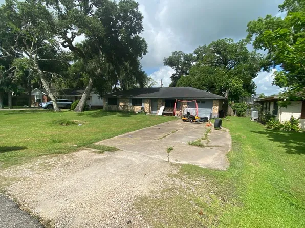 205 Avenue H, Brazoria, TX 77422
