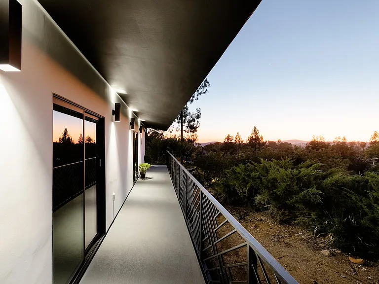 2050 Hidden Crest Dr — Photo 30