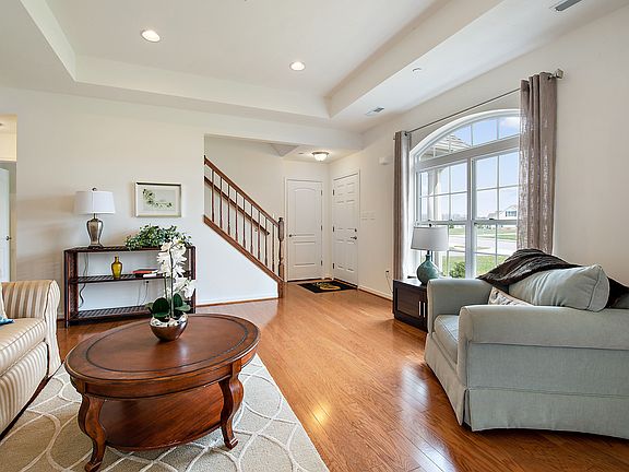 Living-Similar Photo