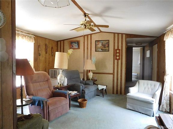 3rd image of 3158 E Oakton St