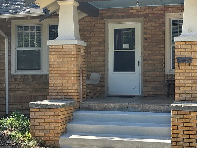 415 N Walnut St — Photo 2