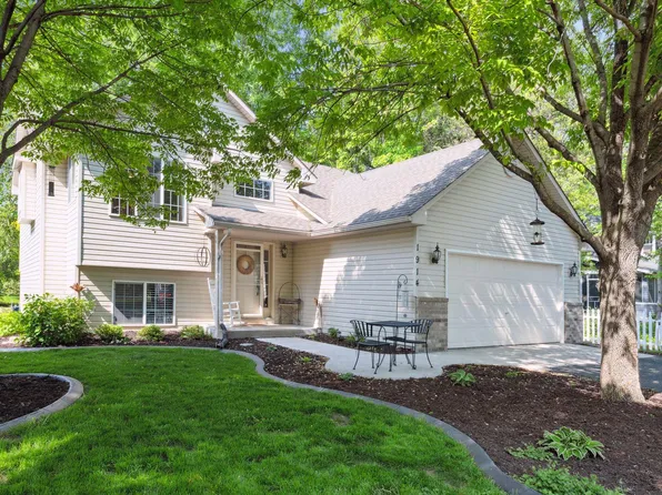 1914 Fischer Dr, Waconia, MN 55387