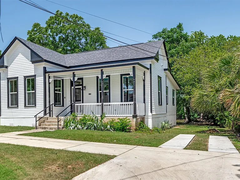 1159 San Bernard St — Photo 24
