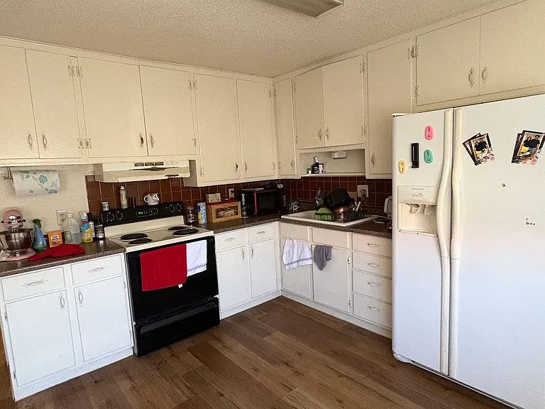 709 W Iron Ave — Photo 5
