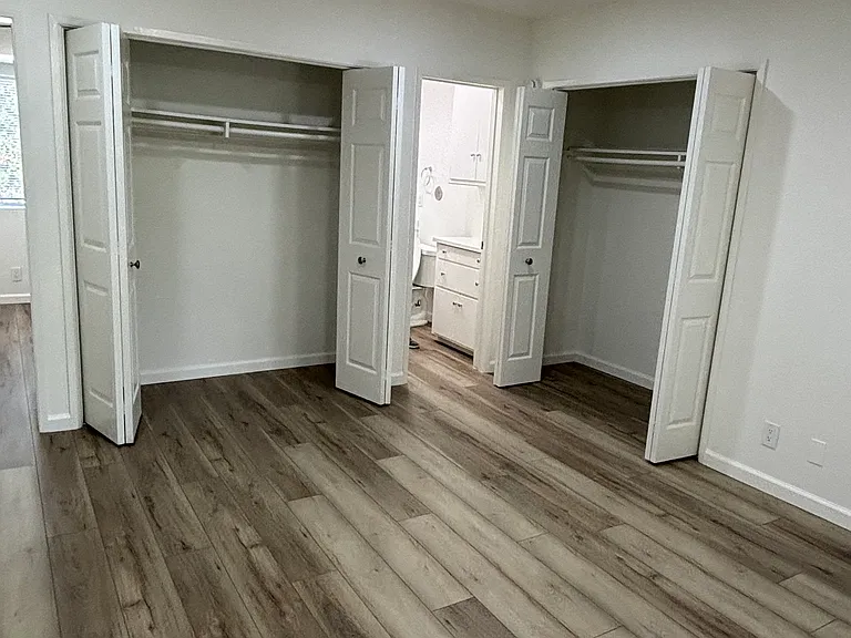 Crestwood Apartments — Photo 20