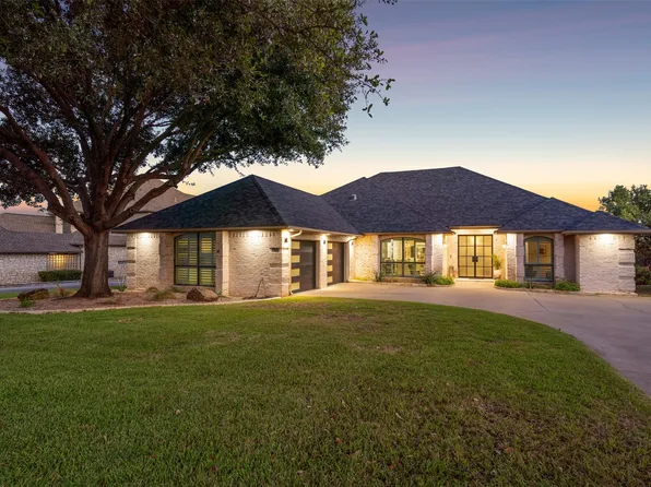 4007 Crescent Dr, Granbury, TX 76049