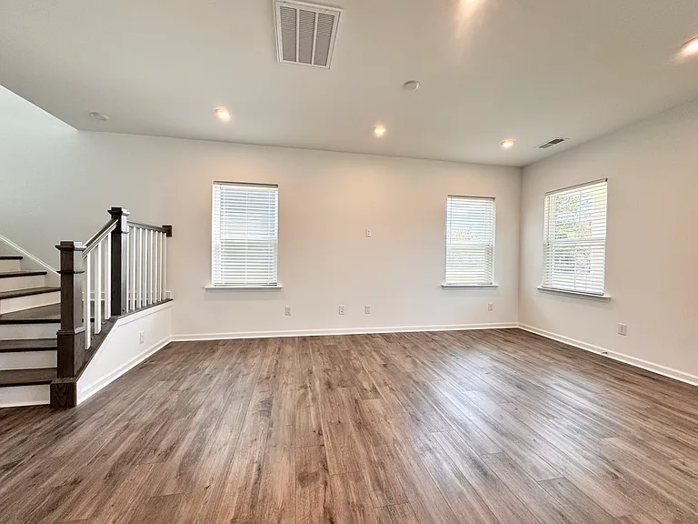 15918 Parkside Crossing Dr — Photo 2