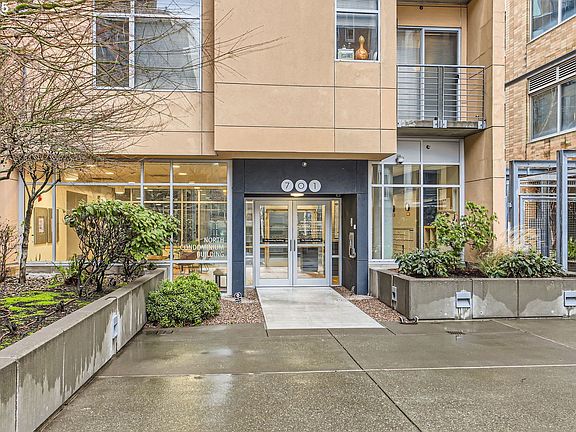 3rd image of 701 Columbia St APT 301