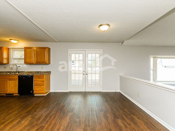 5th image of 380 S Comet Dr