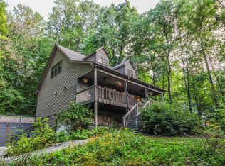 1138 W Outer Dr, Oak Ridge, TN 37830