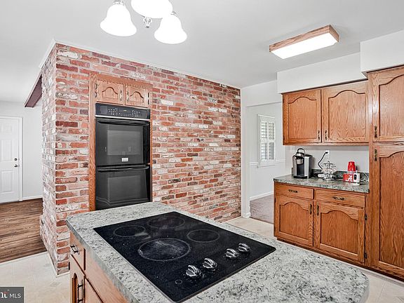5th image of 7045 Rose Ln