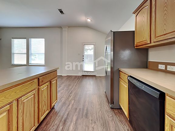 4th image of 8065 Plateau Dr
