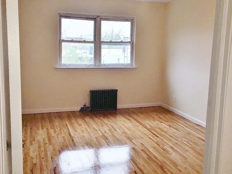 25-22 47th St #3F — Photo 4