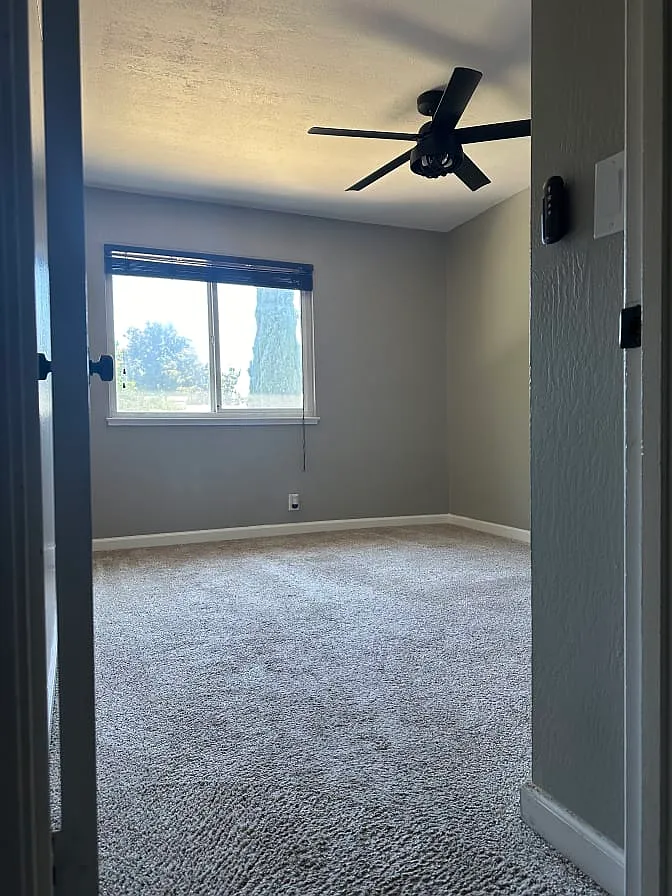 4 bed, 2.5 bath, 1905 sqft, $1,200 — Photo 1