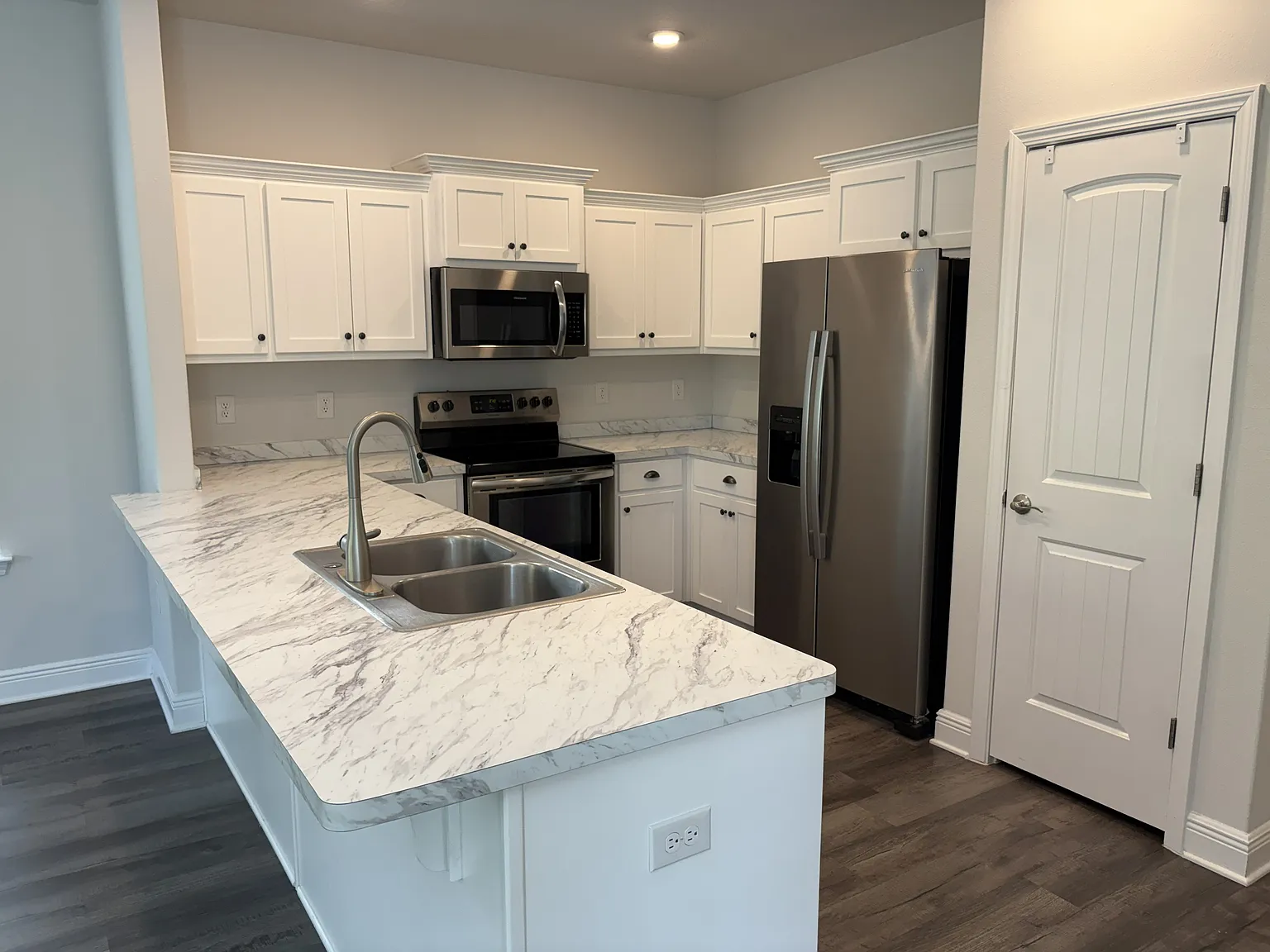 3 bed, 1821 sqft, $2,095 — Photo 3