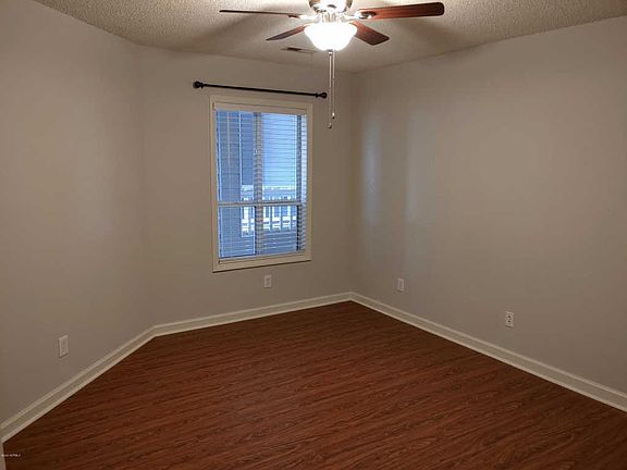 4th image of 108 Breezewood Dr APT H