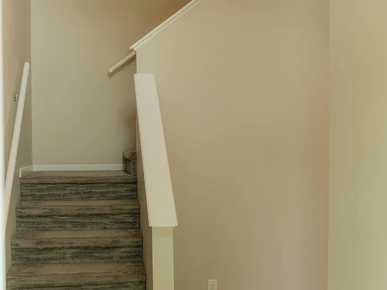 915 Carlton Cir — Photo 17