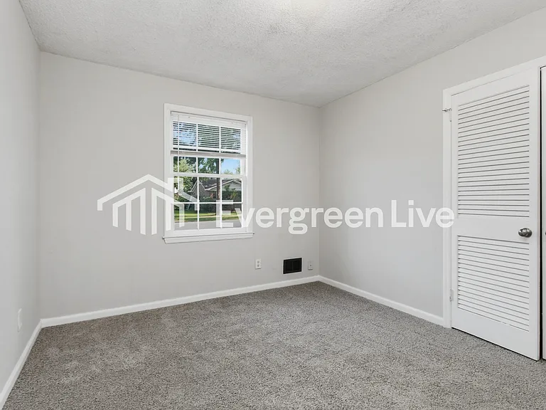 2129 Mary Hill Dr — Photo 8
