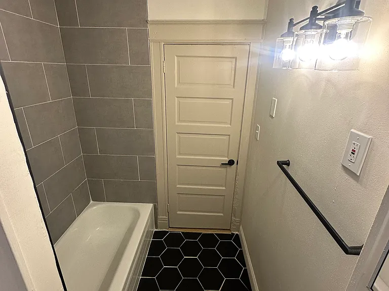3148 Miami St #1F — Photo 8