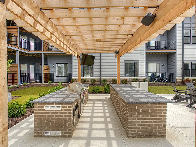 Pullman Pointe — Photo 39
