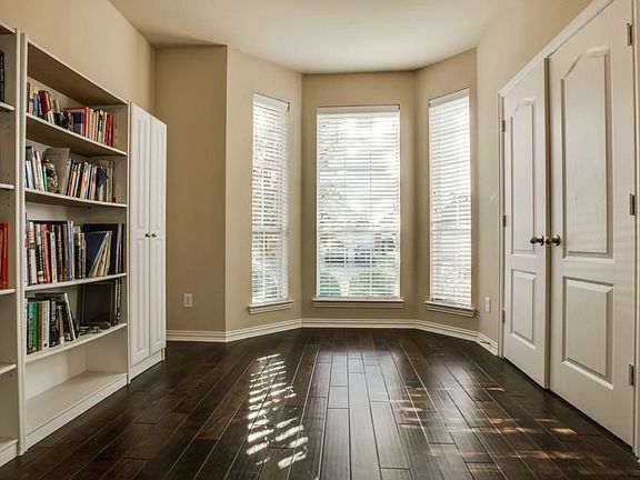 5th image of 709 Dogwood Dr