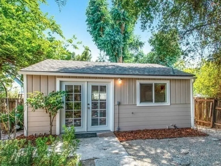 3708 Altura Ave — Photo 1