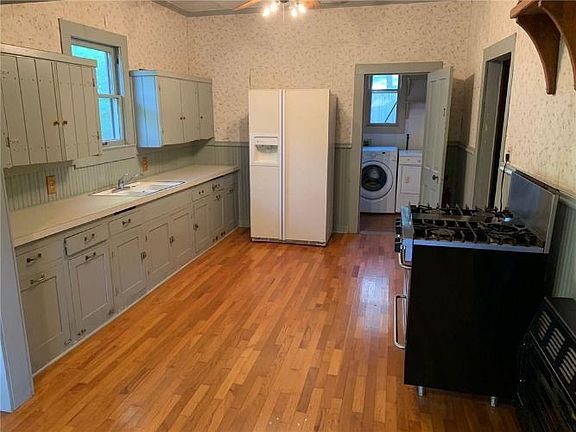 4th image of 511 N Walnut Ave