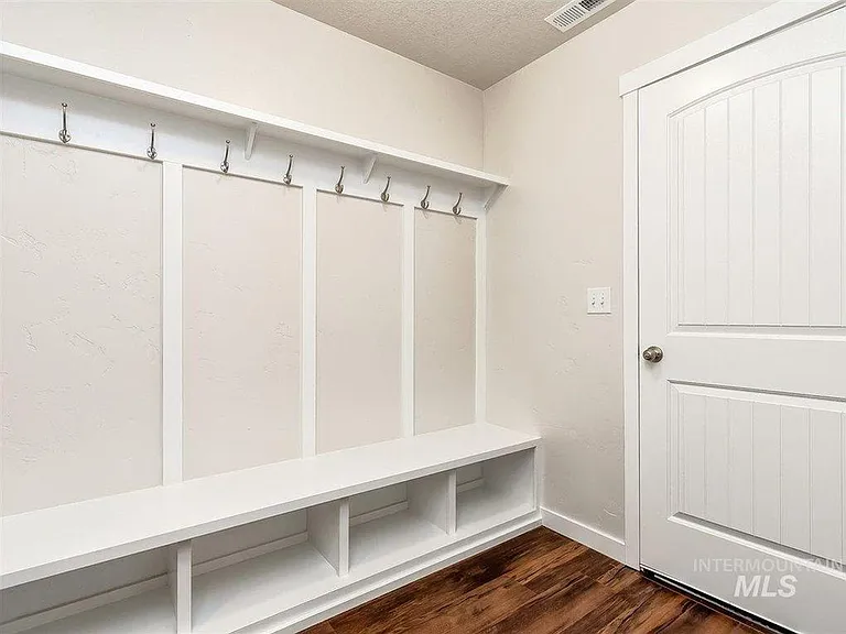 7865 E Bunker Hl — Photo 4